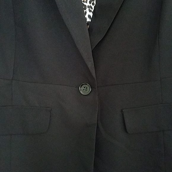 💗 3 for $20 Black blazer - Picture 3 of 5